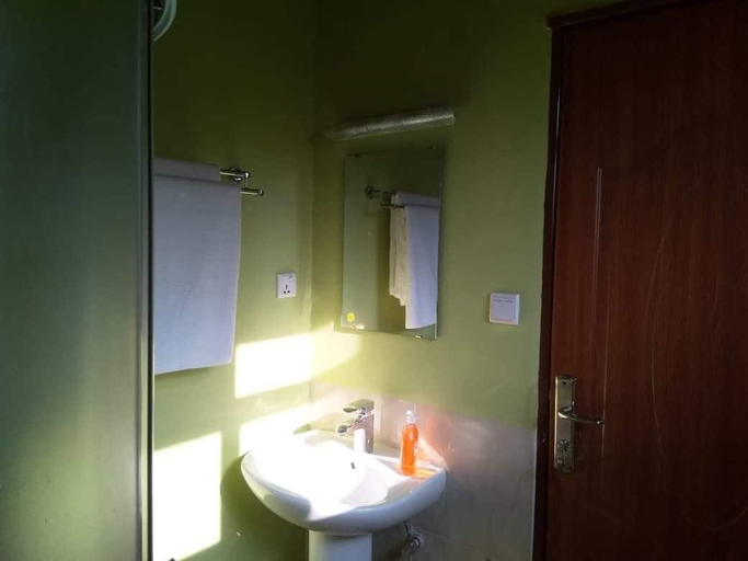 Bathroom 3, Belize Motel, Gasabo