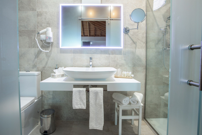 Bathroom 5, Quinta da Magnólia, Velas