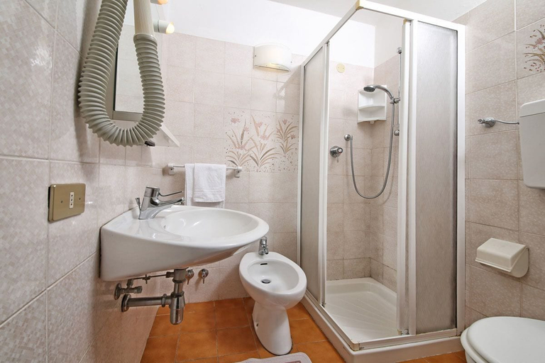 Bathroom 4, Hotel Stella Alpina, Trento