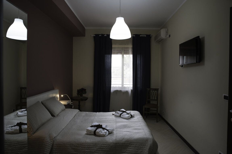 Bedroom 5, Il Centro Short Lets, Enna