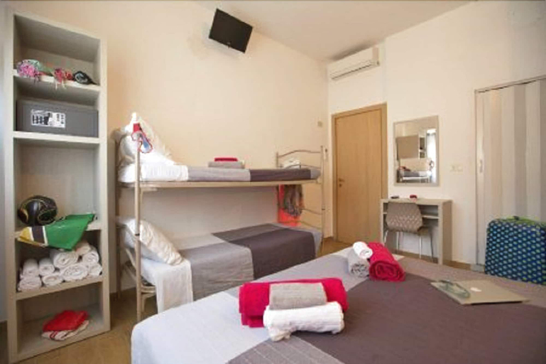 Bedroom 4, Hotel Sabrina Rimini, Rimini