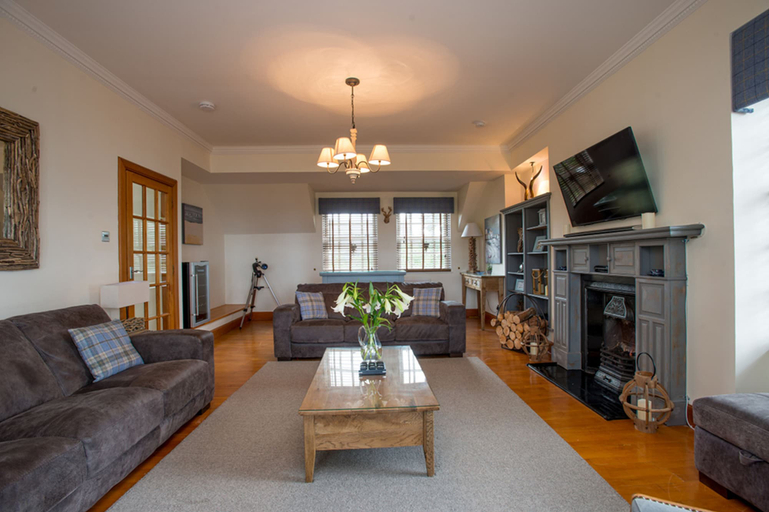Others 5, Seaview, Highland