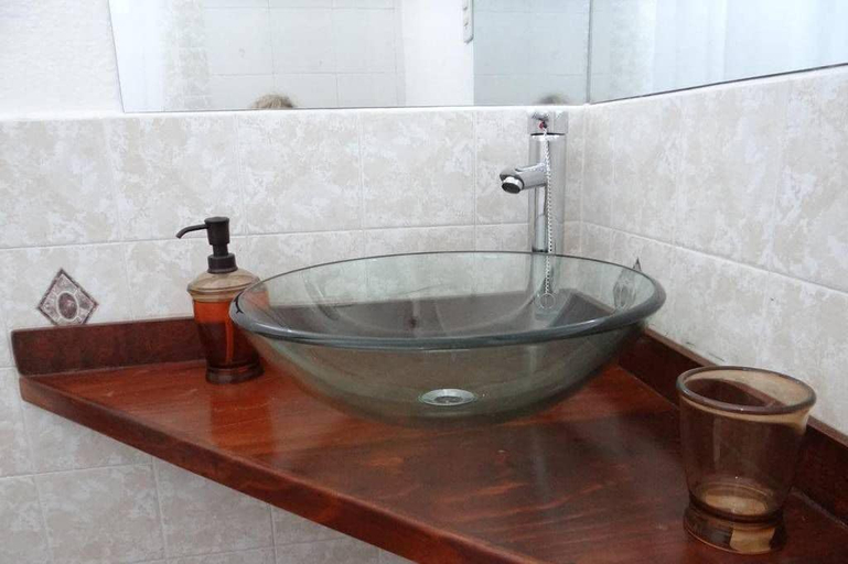 Bathroom, Hotel Casa del Arco, Antigua Guatemala
