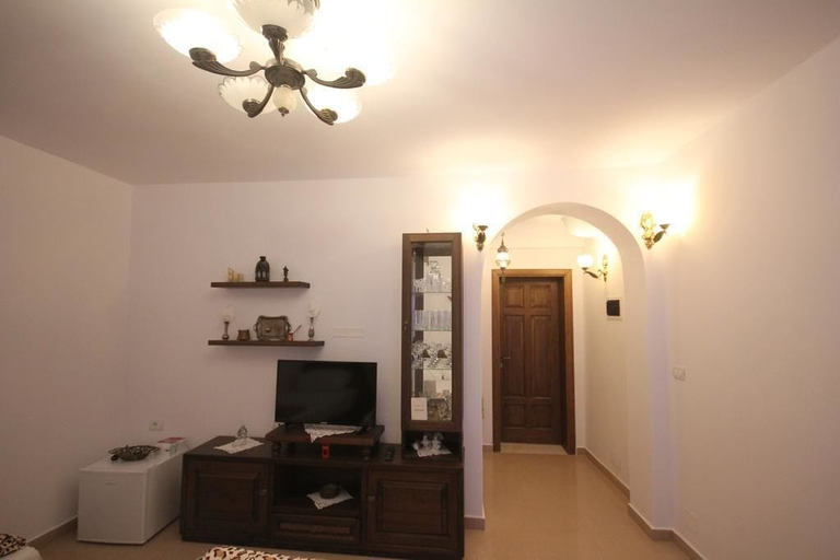 Others 4, Guesthouse Altin, Beratit