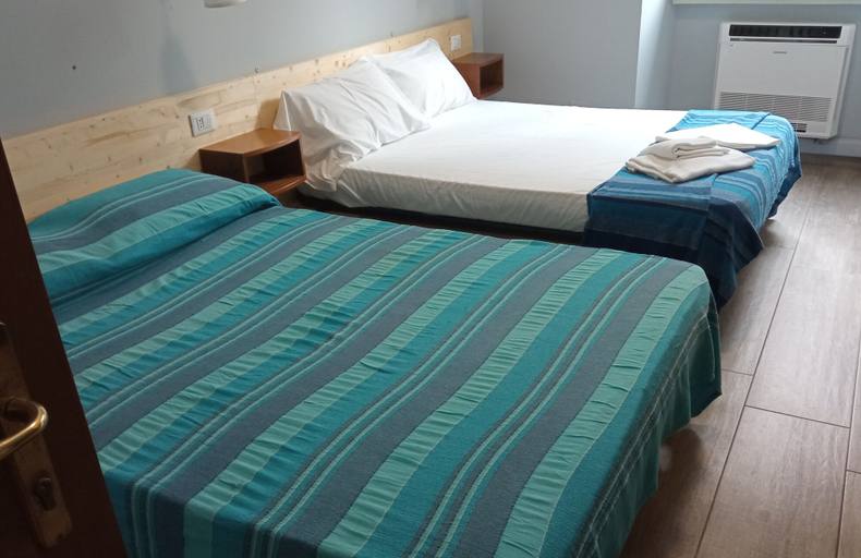 Bedroom 2, New Paradise, Rome