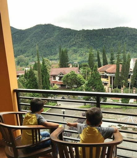 Exterior & Views