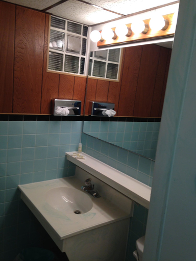Bathroom 5, Siesta Motel, Hill