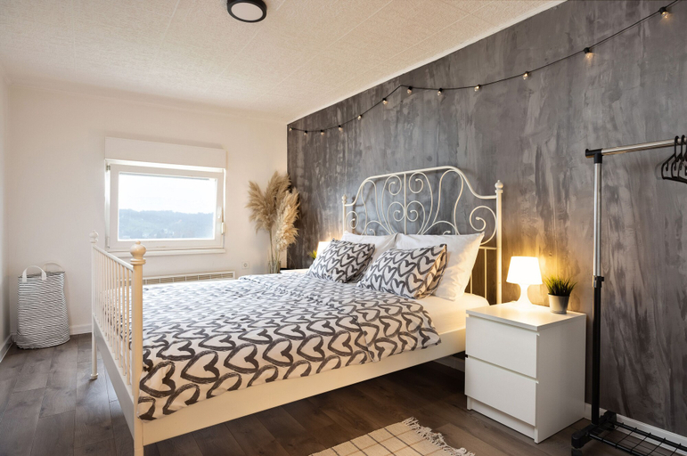 Bedroom 2, Viksa with Hot Tub, Zagreb