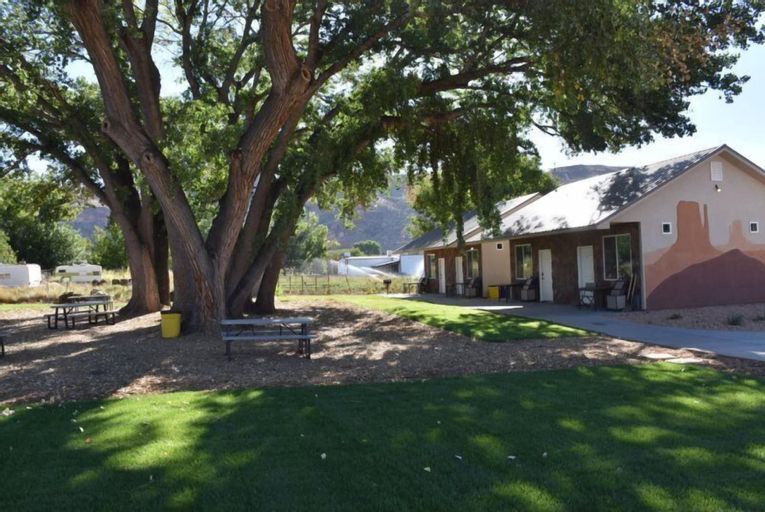 Zion's Camp and Cottages, Washington