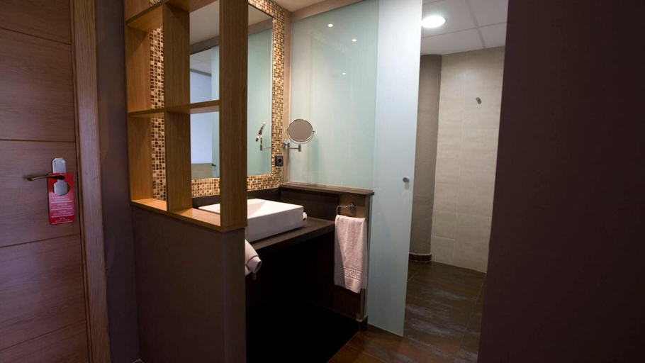 Bathroom 5, Vilar Riu de Baix, Tarragona