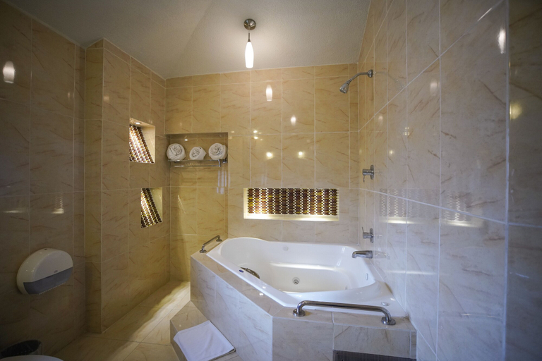 Bathroom 3, Hotel Arrecife de Coral, San Cristóbal de las Casas