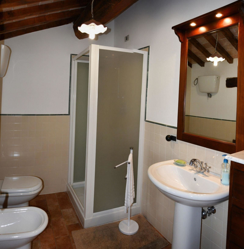 Bathroom 4, Le Case, Perugia