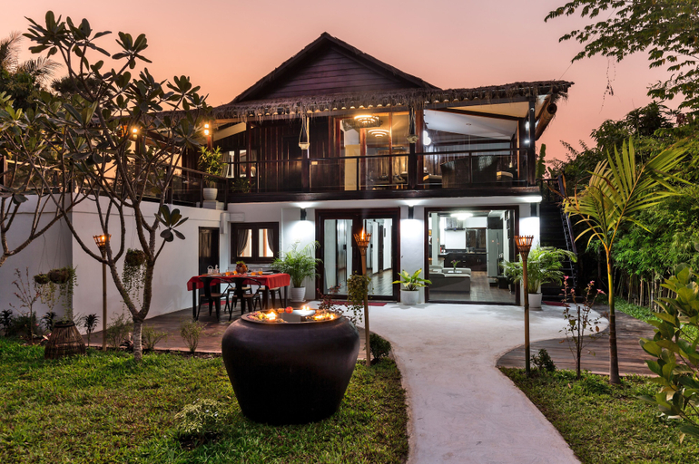 Exterior & Views