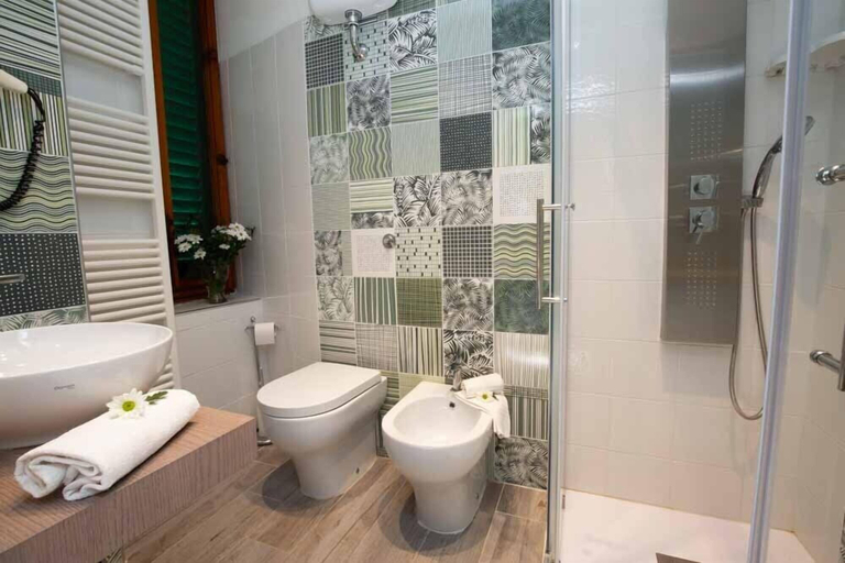 Bathroom 4, Hotel Alassio, Pistoia