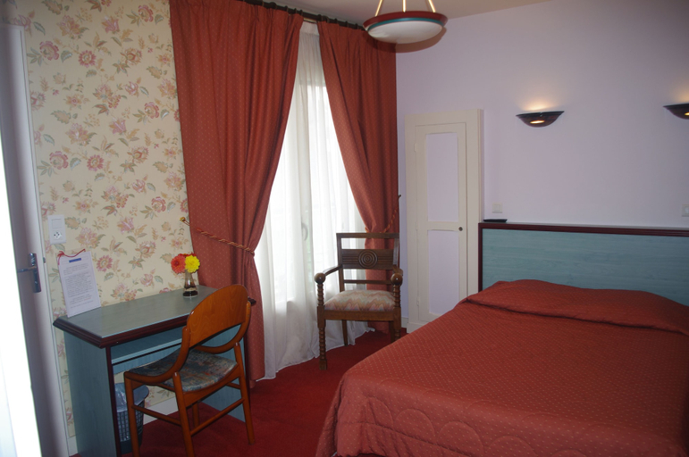 Bedroom 3, A L'Abri des Vents, Manche