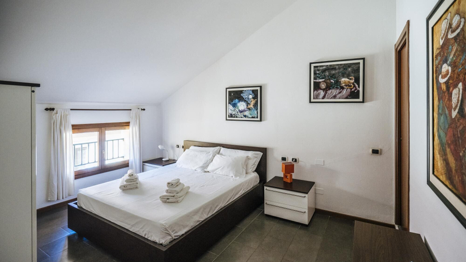 Bedroom 3, Viale Hambury 51, Savona