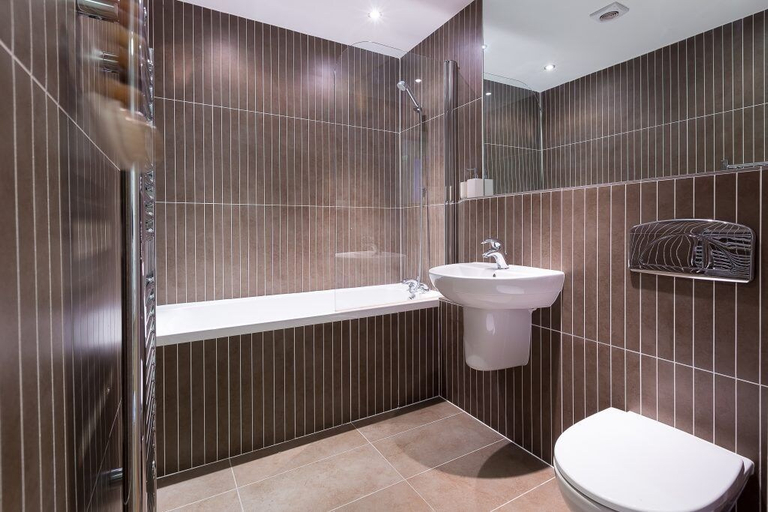 Bathroom 4, Indigo, Cornwall