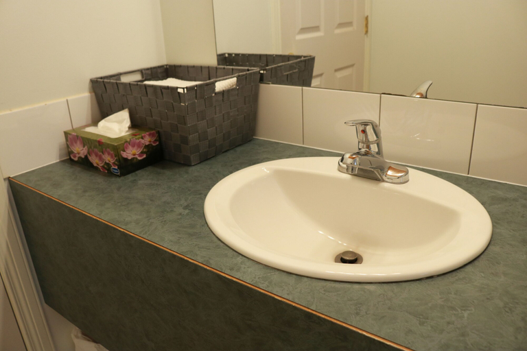 Bathroom 3, Kaleido Lodge Yukon, Yukon