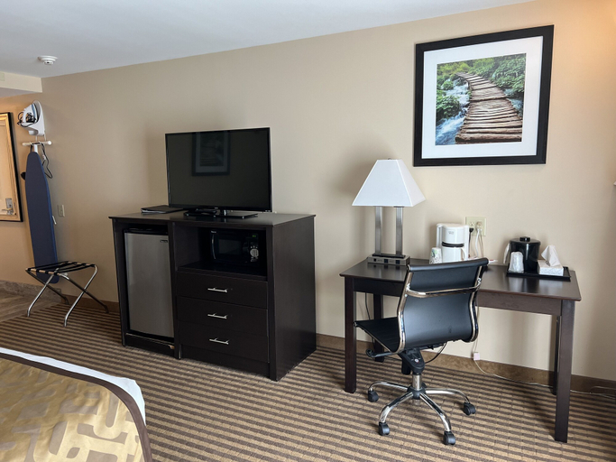 Others 5, The Putney Inn, Windham