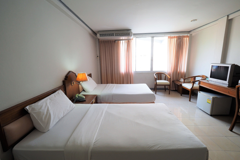 Bedroom 2, Pachara Hotel and Restaurant, Muang Suphanburi