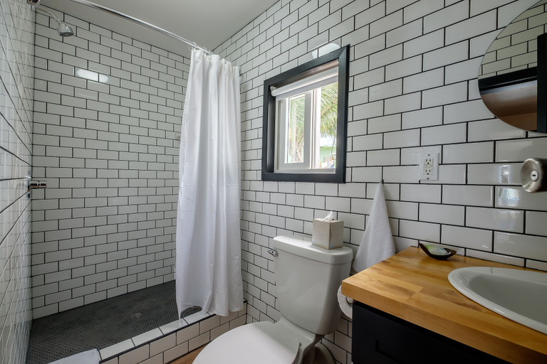 Bathroom 4, Aqua Vista Beachfront Suites