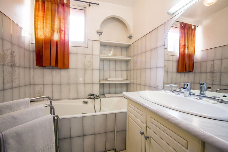 Bathroom 5, Le Dauphin Hotel, Corse-du-Sud