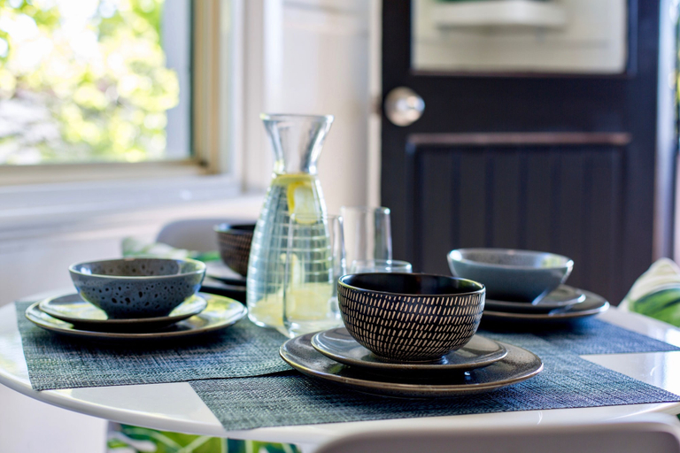 Food & Drinks 5, The Baylis Boutique Apartments, Wagga Wagga - Pt A