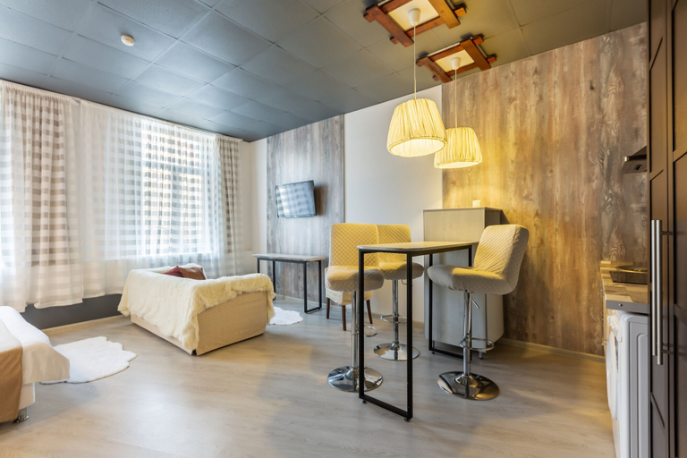 Others 5, Hotel Ananas, Western