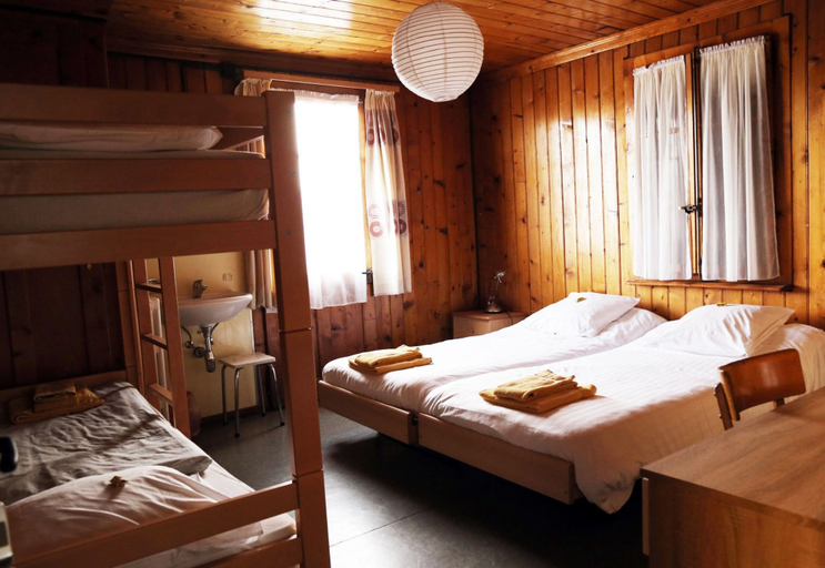 Bedroom 3, Hôtel de Torgon, Monthey