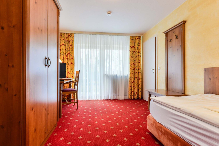 Bedroom 2, Landhotel Huber Am See, Bad Tölz-Wolfratshausen