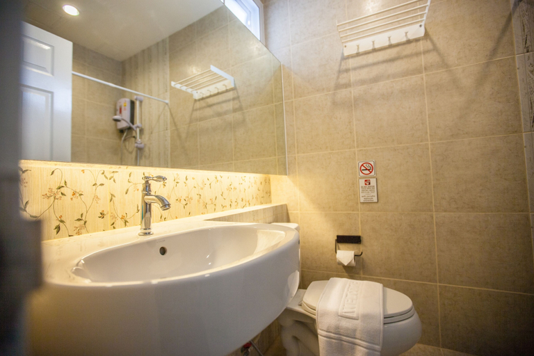 Bathroom 4, Gallery Lake View Hotel, Muang Khon Kaen