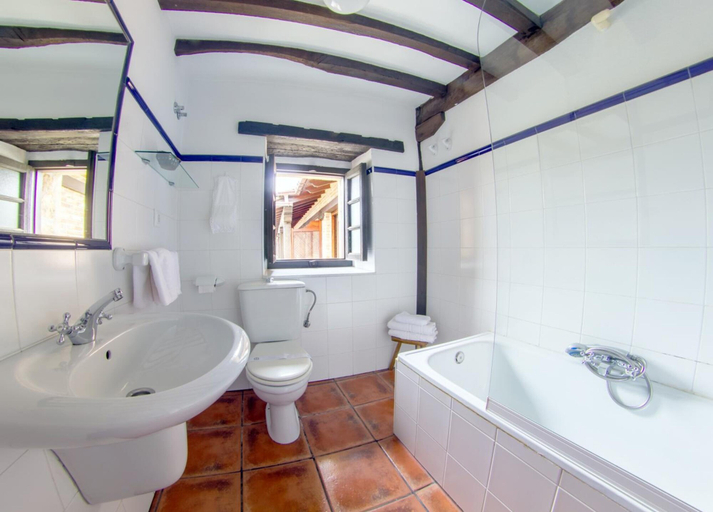 Bathroom 3, Apartamentos Camino del Norte, Cantabria
