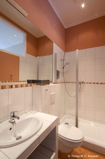 Bathroom 5, Air in Berlin Hotel, Berlin
