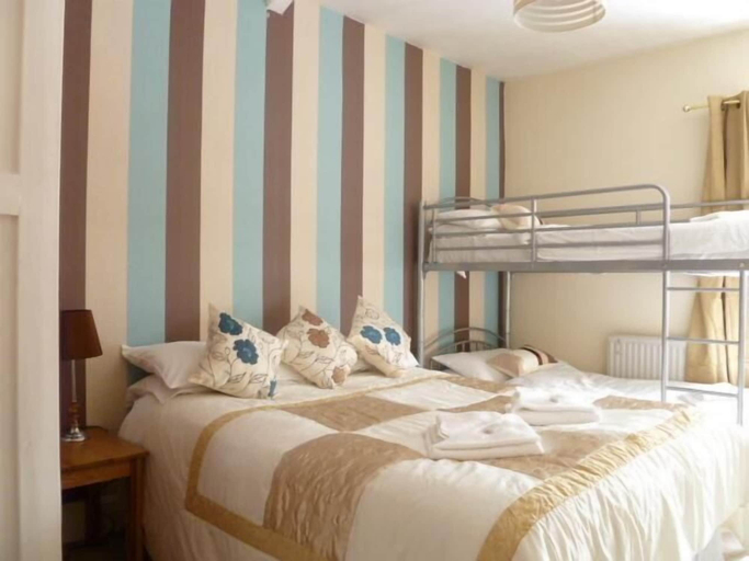 Bedroom 5, Belle Vue Hotel, Powys
