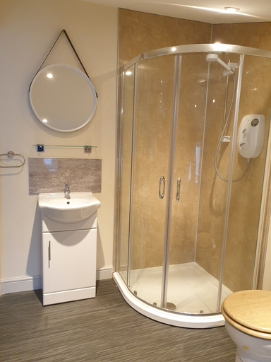 Bathroom, Captivating 2-bed Apartment in Carlisle, Cumbria