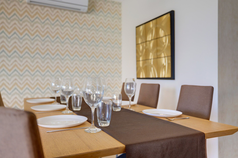 Food & Drinks, Seafront LUX Apart inc Pool, Upmarket Area