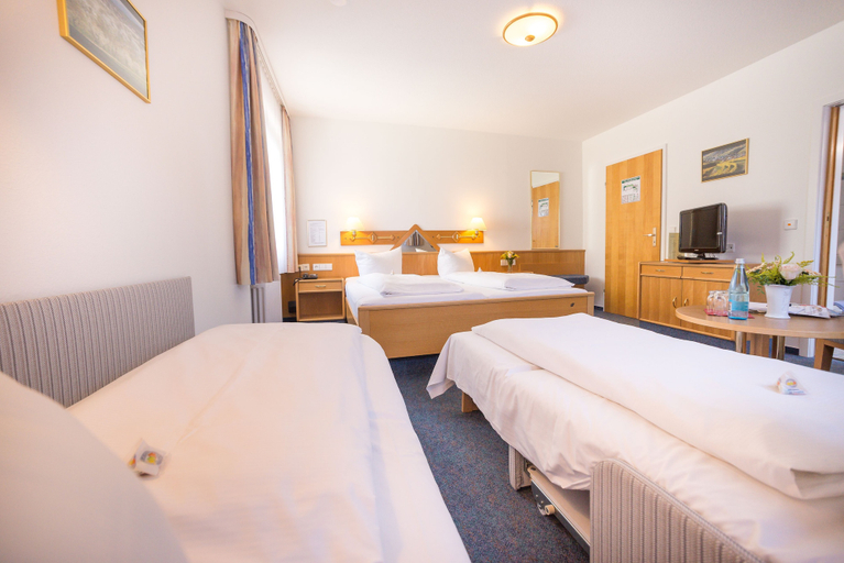 Bedroom 2, Hotel Pfauen, Emmendingen