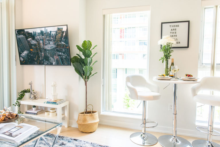 Food & Drinks 5, QuickStay - Premium 2-Bedroom with CN Tower & Lake Views, Toronto