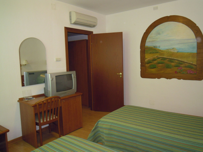 Bedroom 2, Mediterraneo Hotel, Trapani