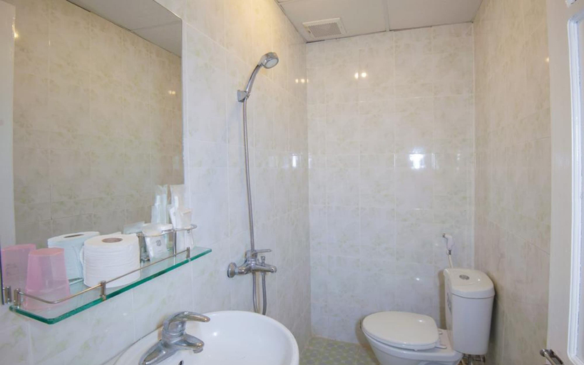 Bathroom 4, Cua Dai Beach Homestay, Da Nang