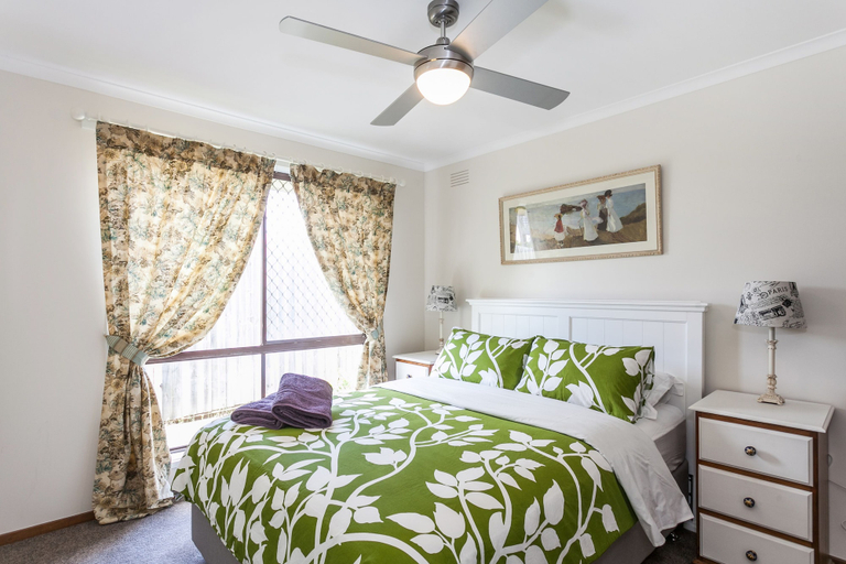 Bedroom 2, Beachfront Cottages Torquay, Surf Coast - East