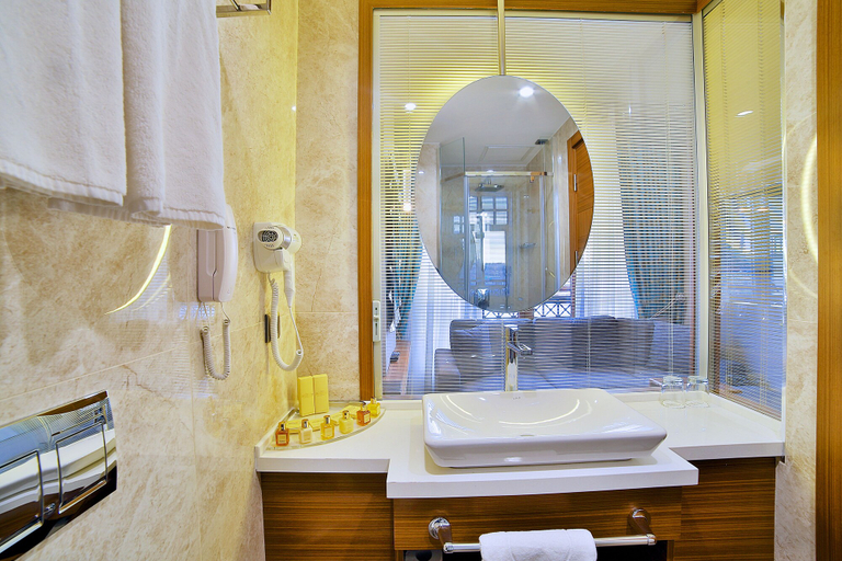 Bathroom 5, Momento Golden Horn Hotel, Beyoğlu