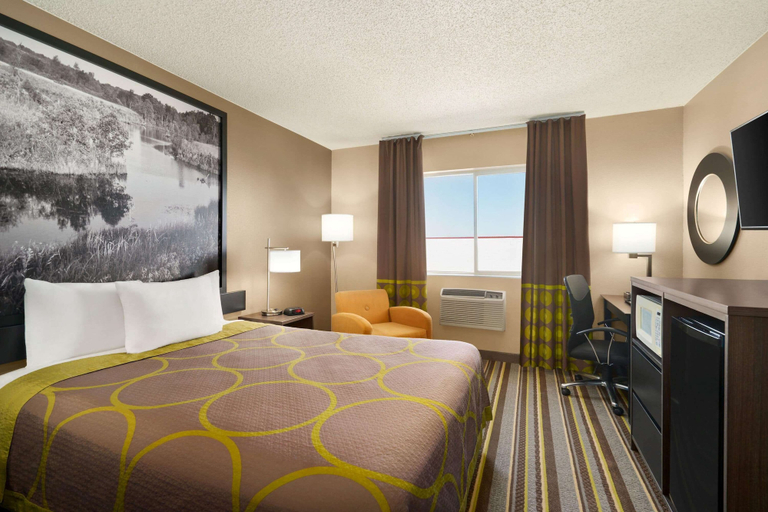 Bedroom 3, Super 8 by Wyndham Liberal KS, Seward