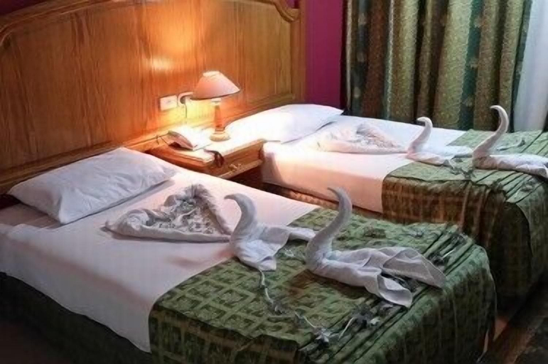 Bedroom 3, Catherine Plaza Hotel, Sant Katrin