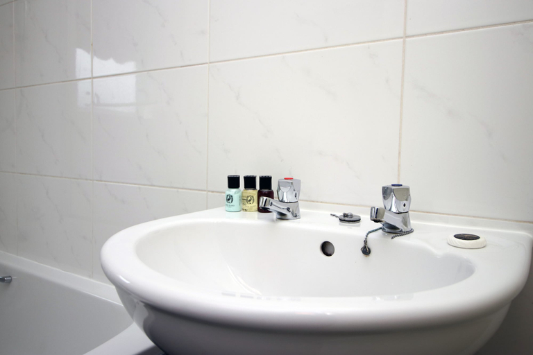 Bathroom 4, The Nook by Tŷ SA, Merthyr Tydfil