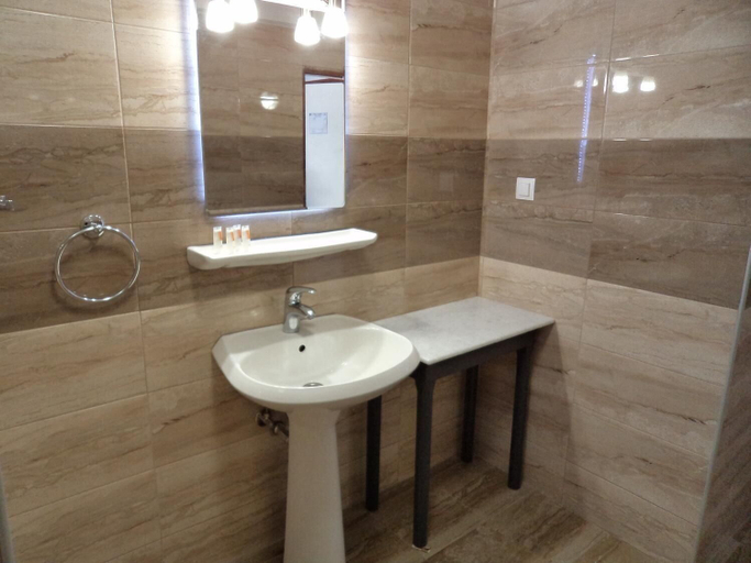 Bathroom 5, Rea Hotel, South Aegean