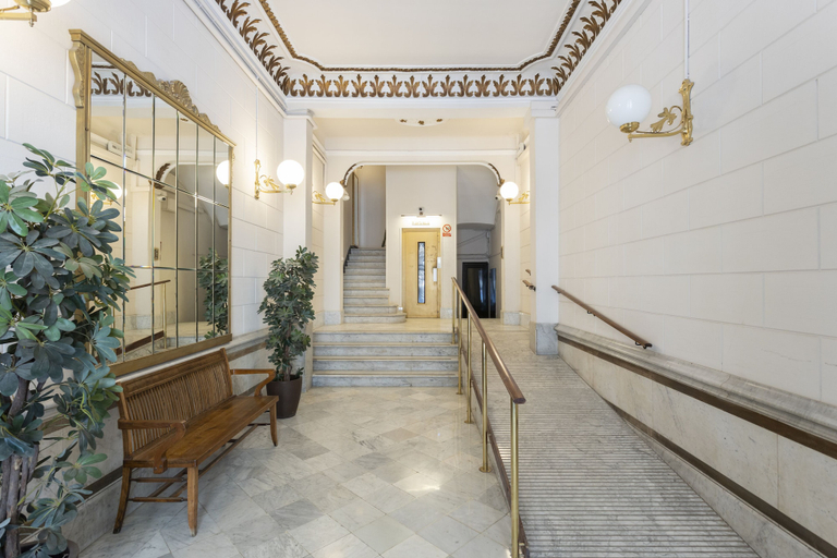 Others 5, Feelathome Casa Bertrand, Barcelona
