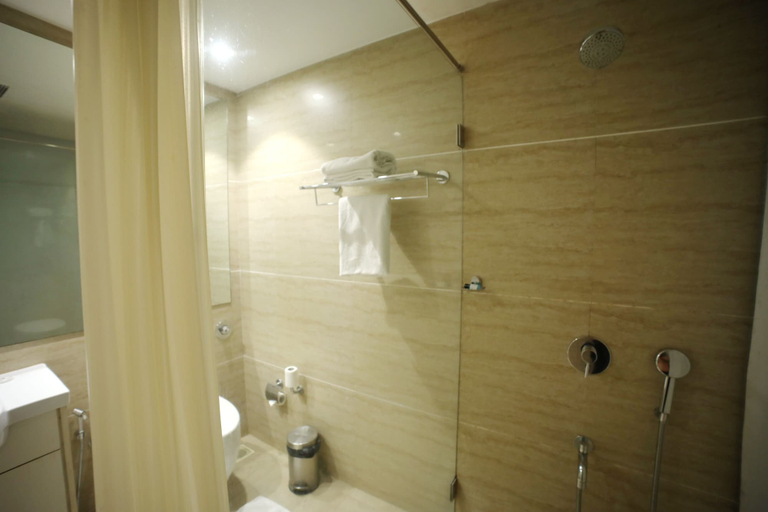 Bathroom 4, The Byke Suraj Plaza Veg Hotel, Thane, Thane