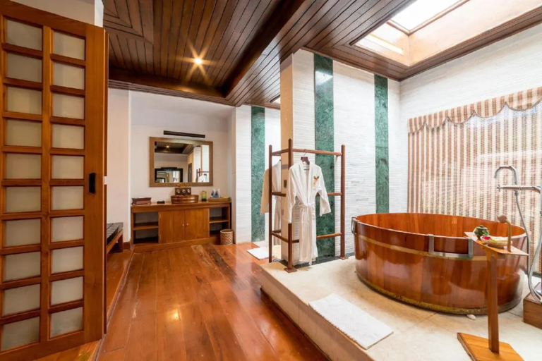 Bathroom 4, Aureum Palace Hotel & Resort, Inle, Taunggye