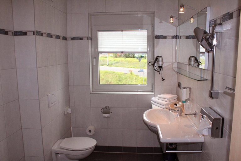 Bathroom 5, Business Vital Hotel, Suhl